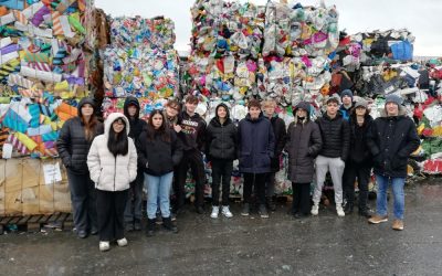 Kolik váží třída deváťáků? I to jsme se dozvěděli ve třídírně odpadů